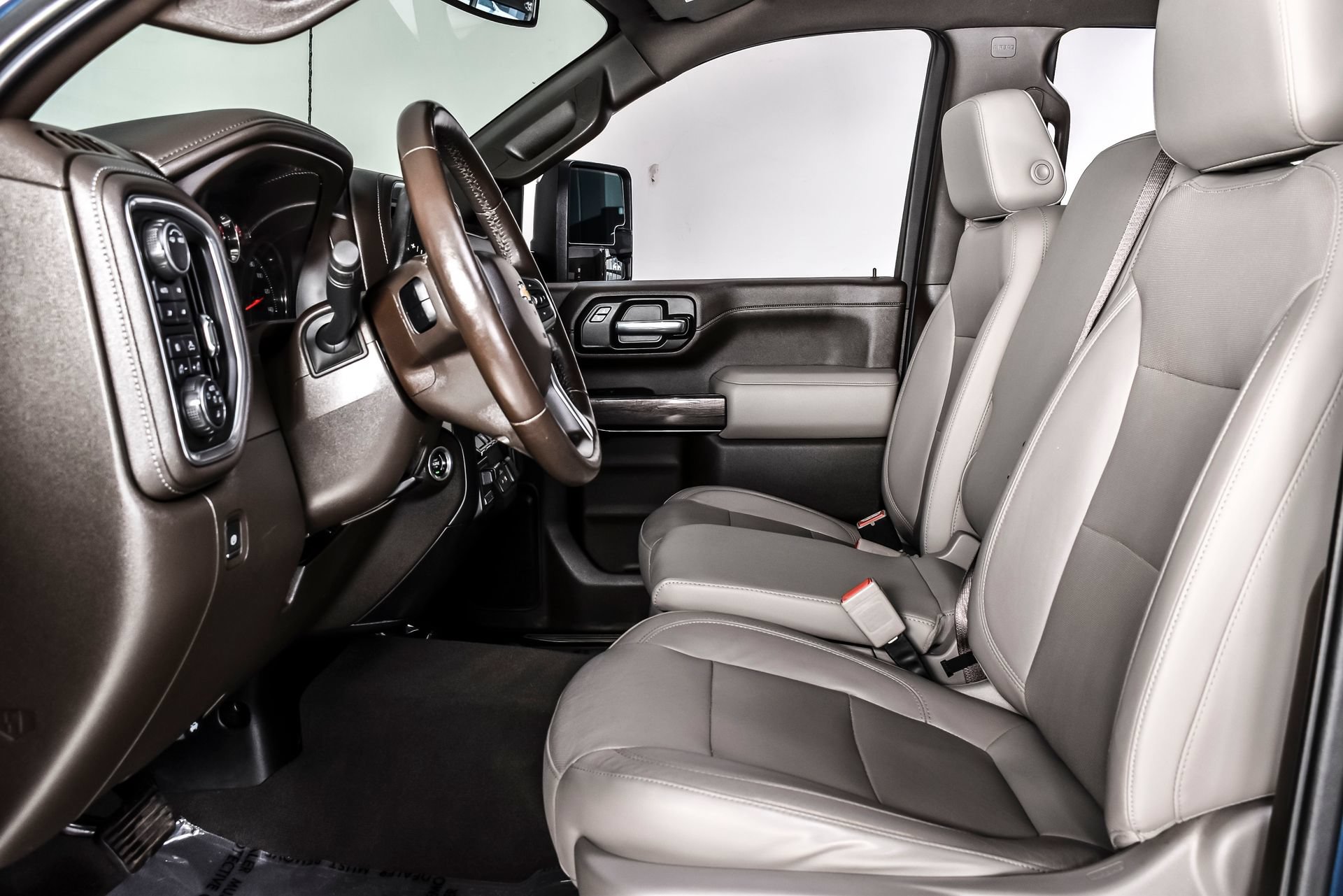 Used 2020 Chevrolet Silverado 2500 LTZ AWD/4WD image 13