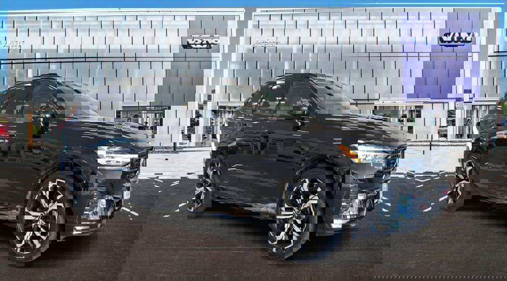 Certified 2023 Volvo XC60 B5 Ultimate w/ Climate Package image 1