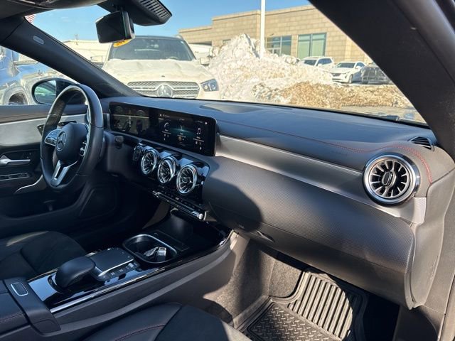 Used 2022 Mercedes-Benz CLA 250 4MATIC image 30