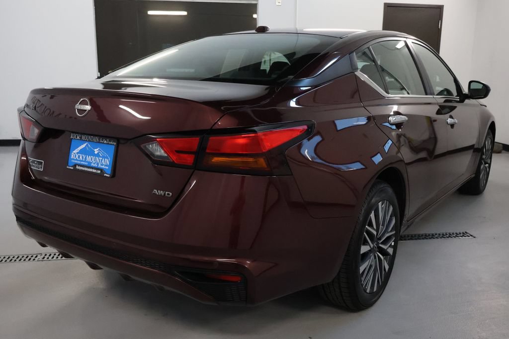 Used 2025 Nissan Altima 2.5 SV AWD/4WD image 7