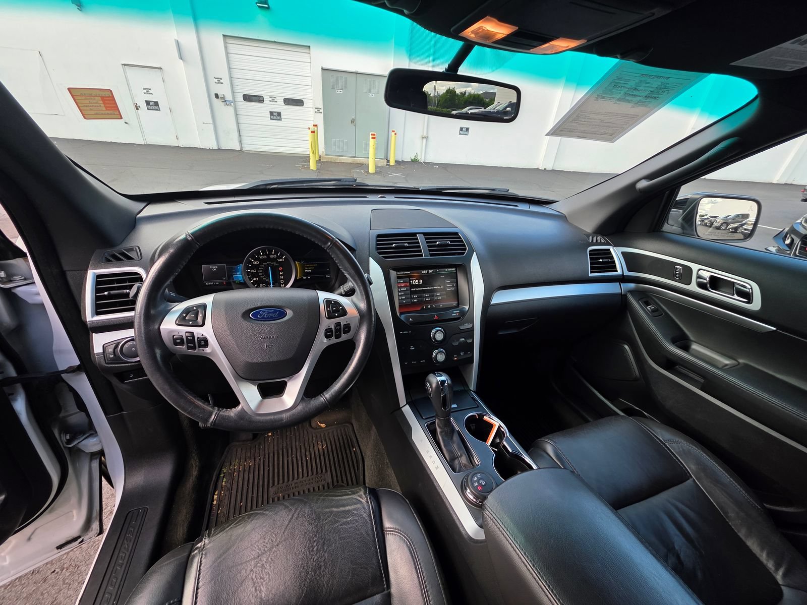 Used 2015 Ford Explorer XLT w/ Equipment Group 202A AWD/4WD image 12