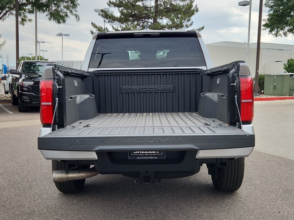 Used 2025 Toyota Tacoma SR5 AWD/4WD image 10
