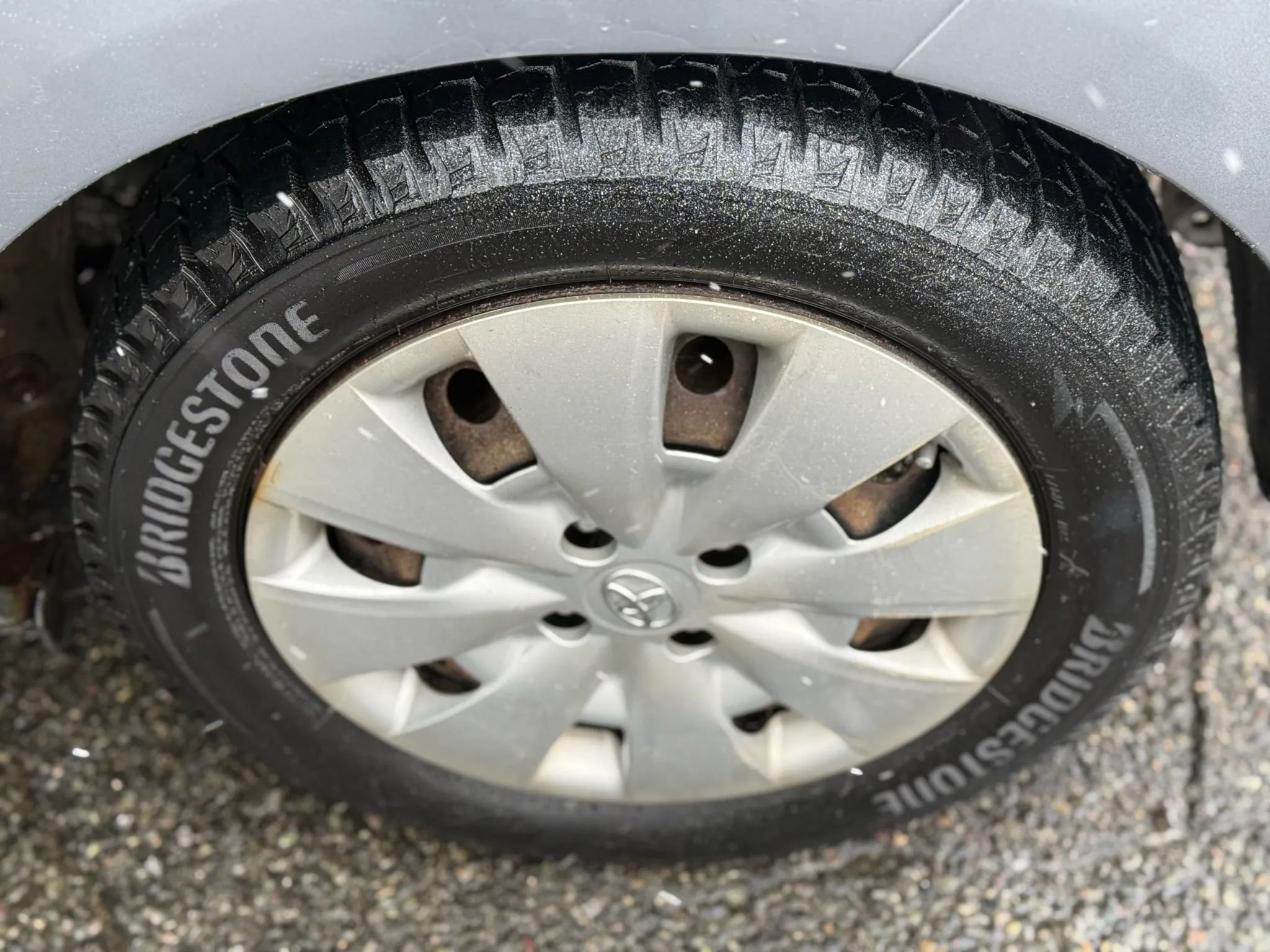 Used 2010 Toyota Yaris 4-Door Hatchback image 30