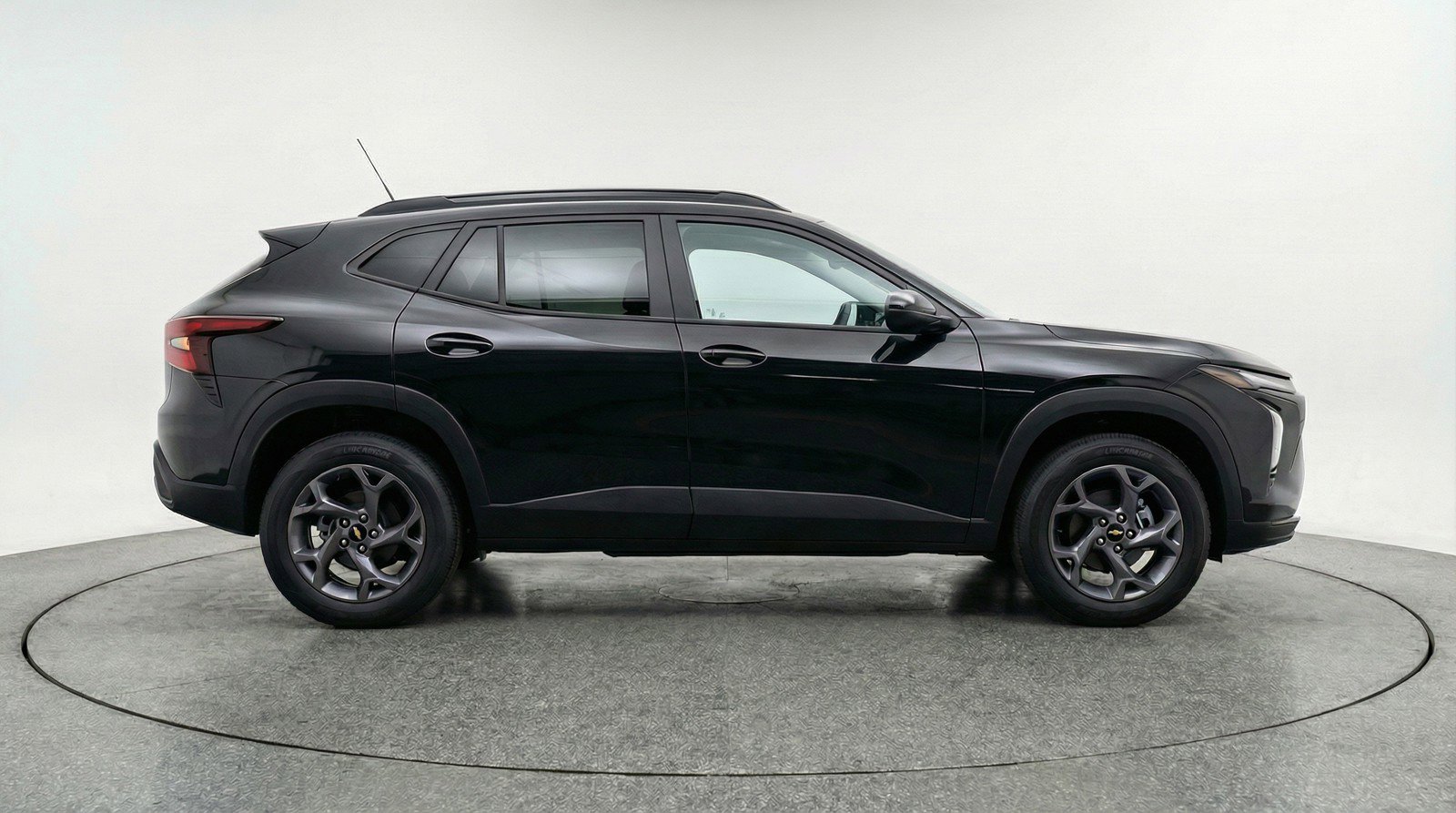 Used 2025 Chevrolet Trax LT image 11