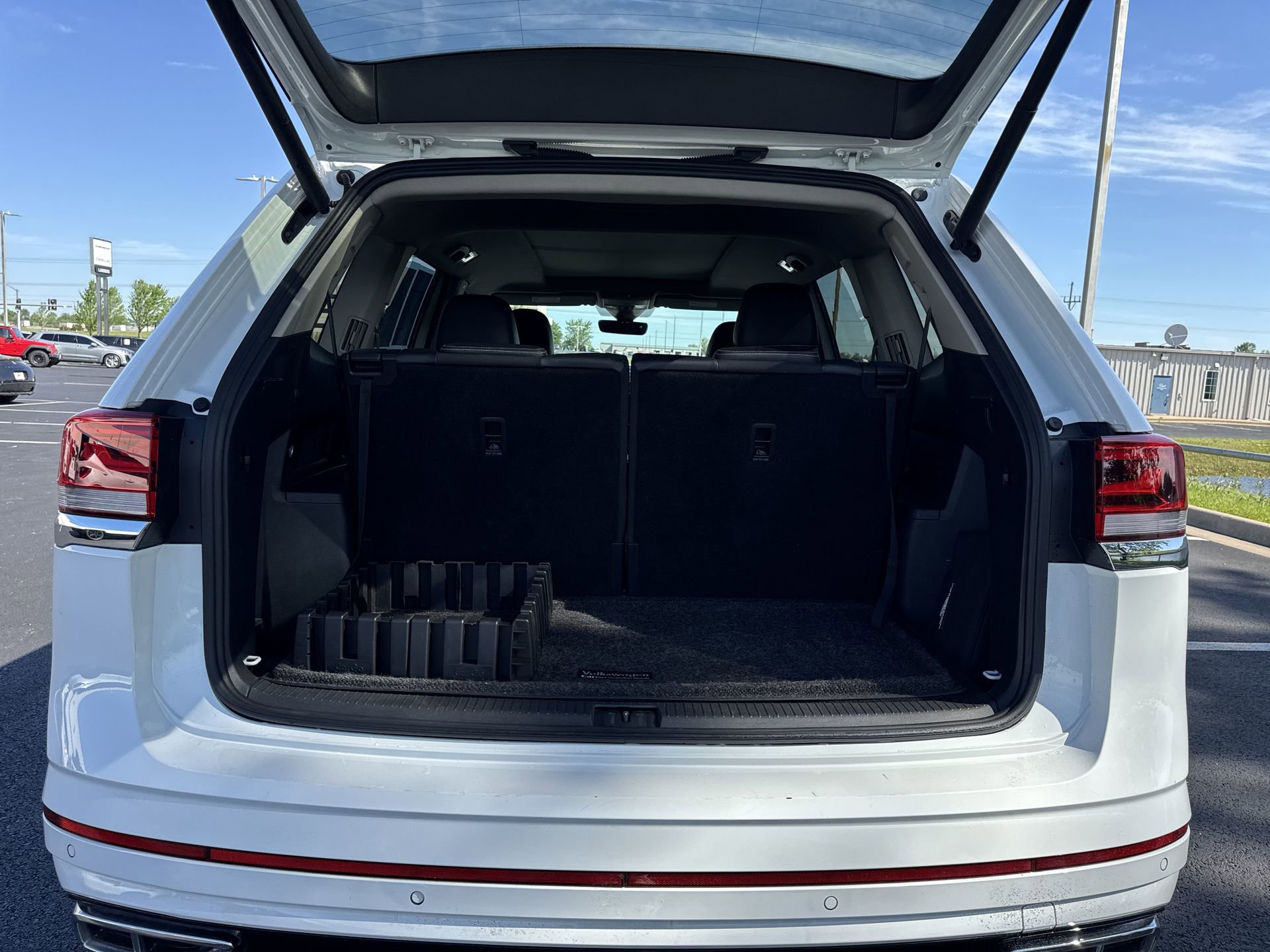 Used 2022 Volkswagen Atlas SEL Premium image 24