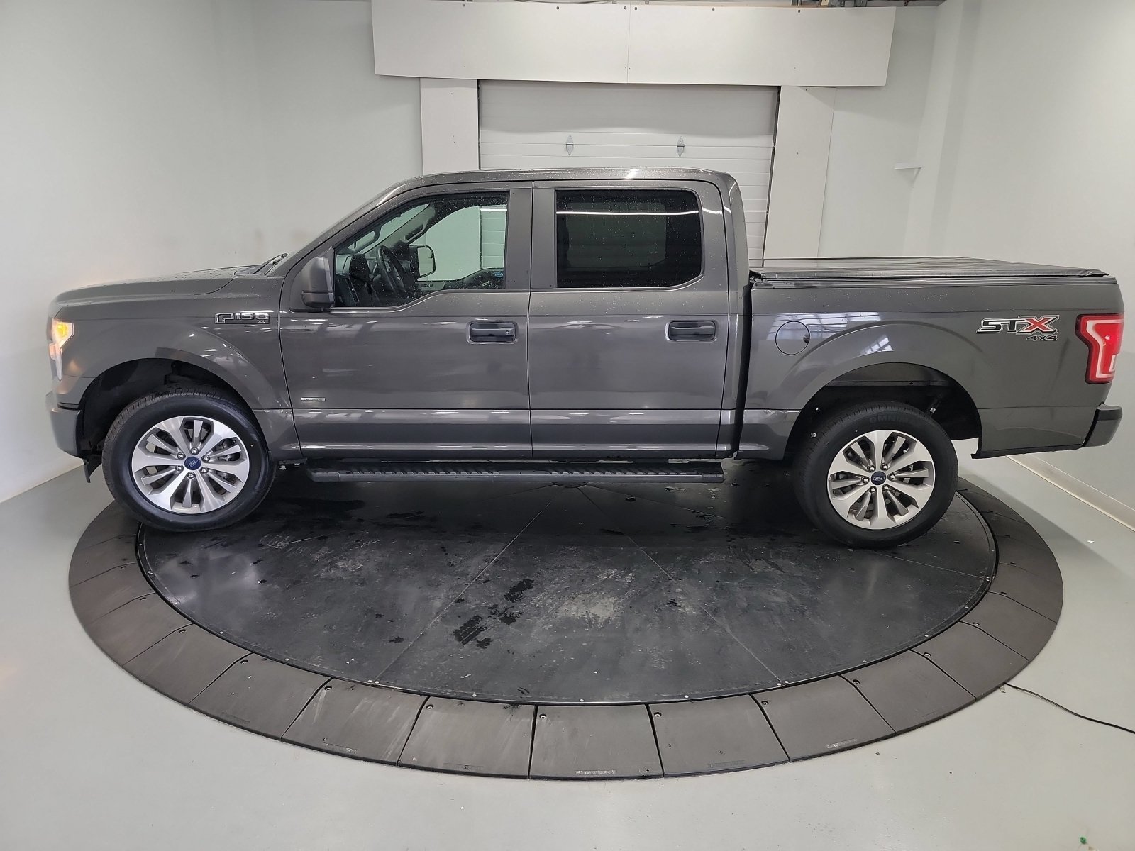 Used 2017 Ford F150 XL w/ Equipment Group 101A Mid AWD/4WD image 4