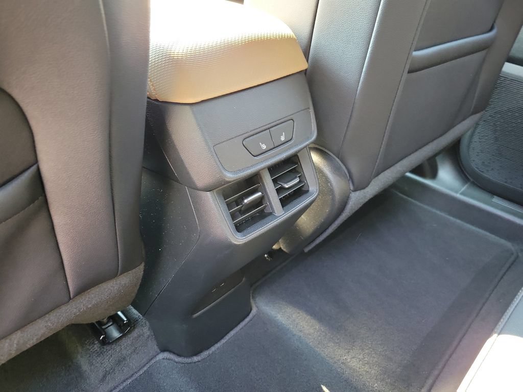 Used 2025 Chevrolet Equinox ACTIV w/ Safety and Technology Package AWD/4WD image 15