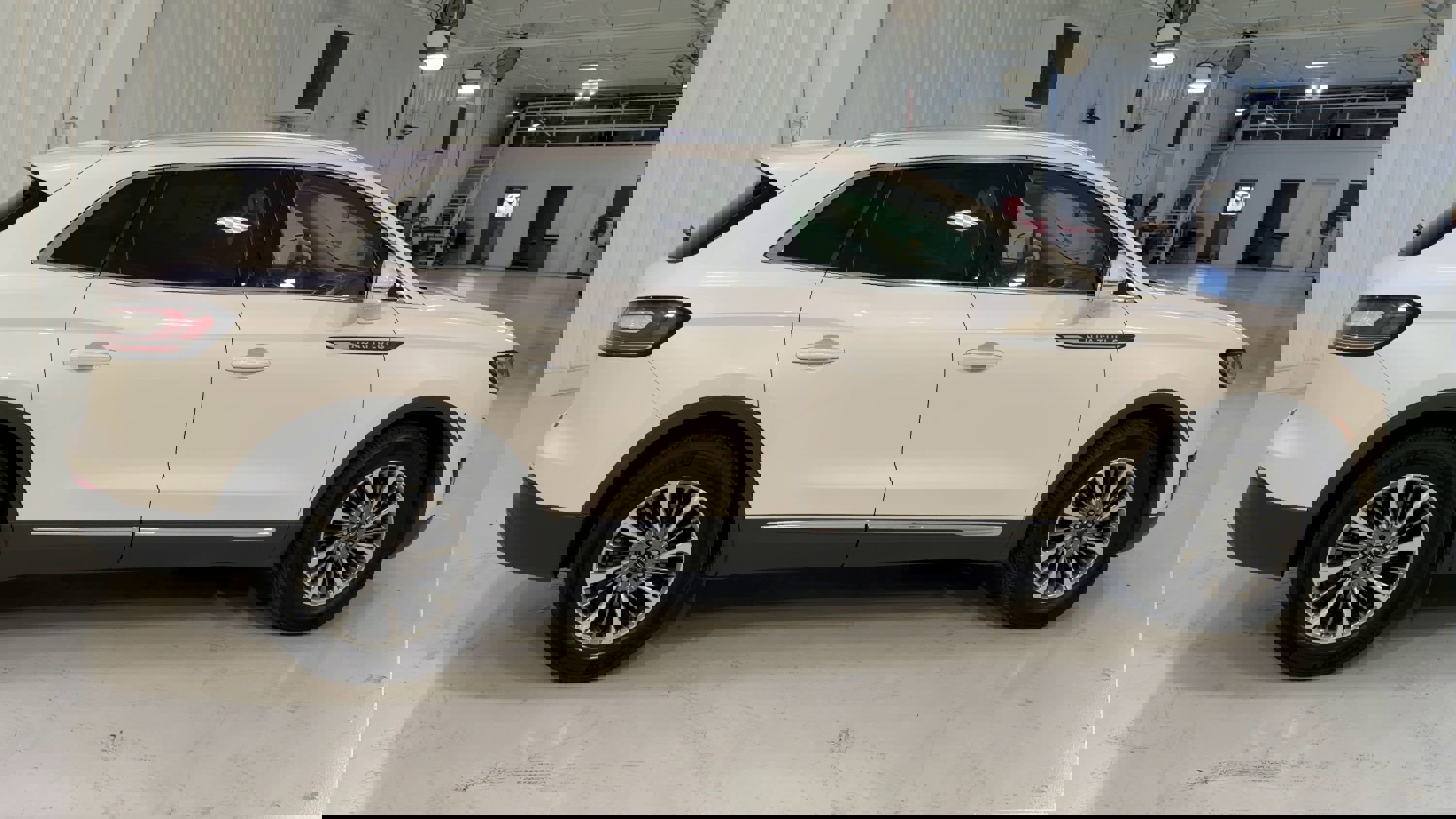 Used 2019 Lincoln Nautilus Select w/ Cargo Utility Package image 2