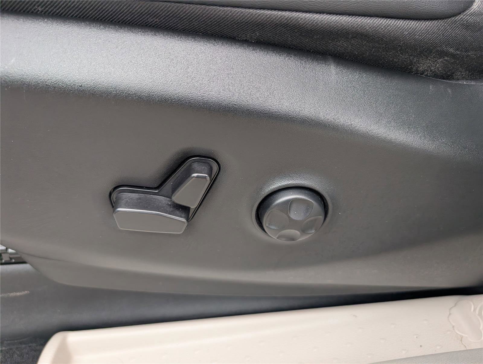 Used 2024 Chrysler Pacifica Select image 23