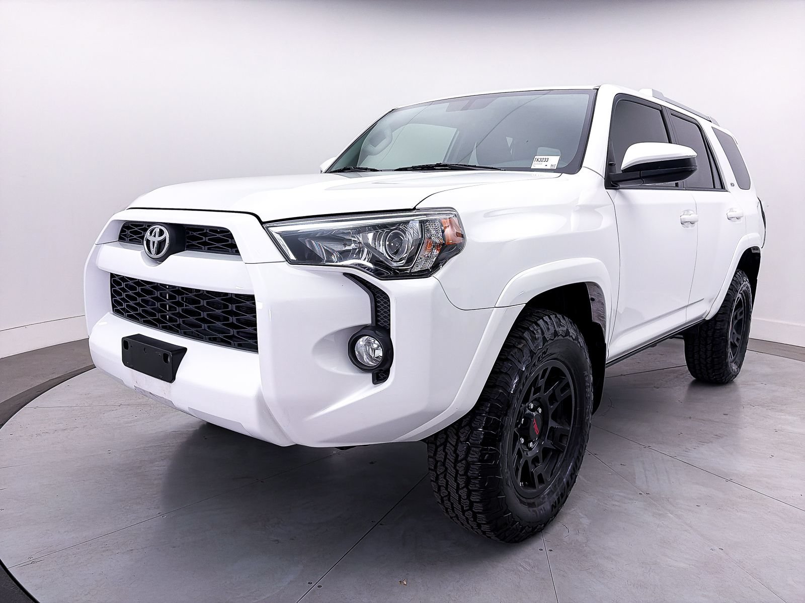 Used 2018 Toyota 4Runner SR5 AWD/4WD image 10