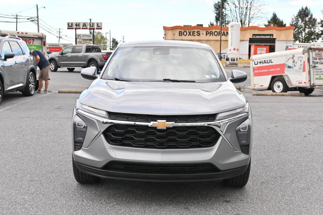 Used 2024 Chevrolet Trax LS w/ LS Convenience Package FWD image 4