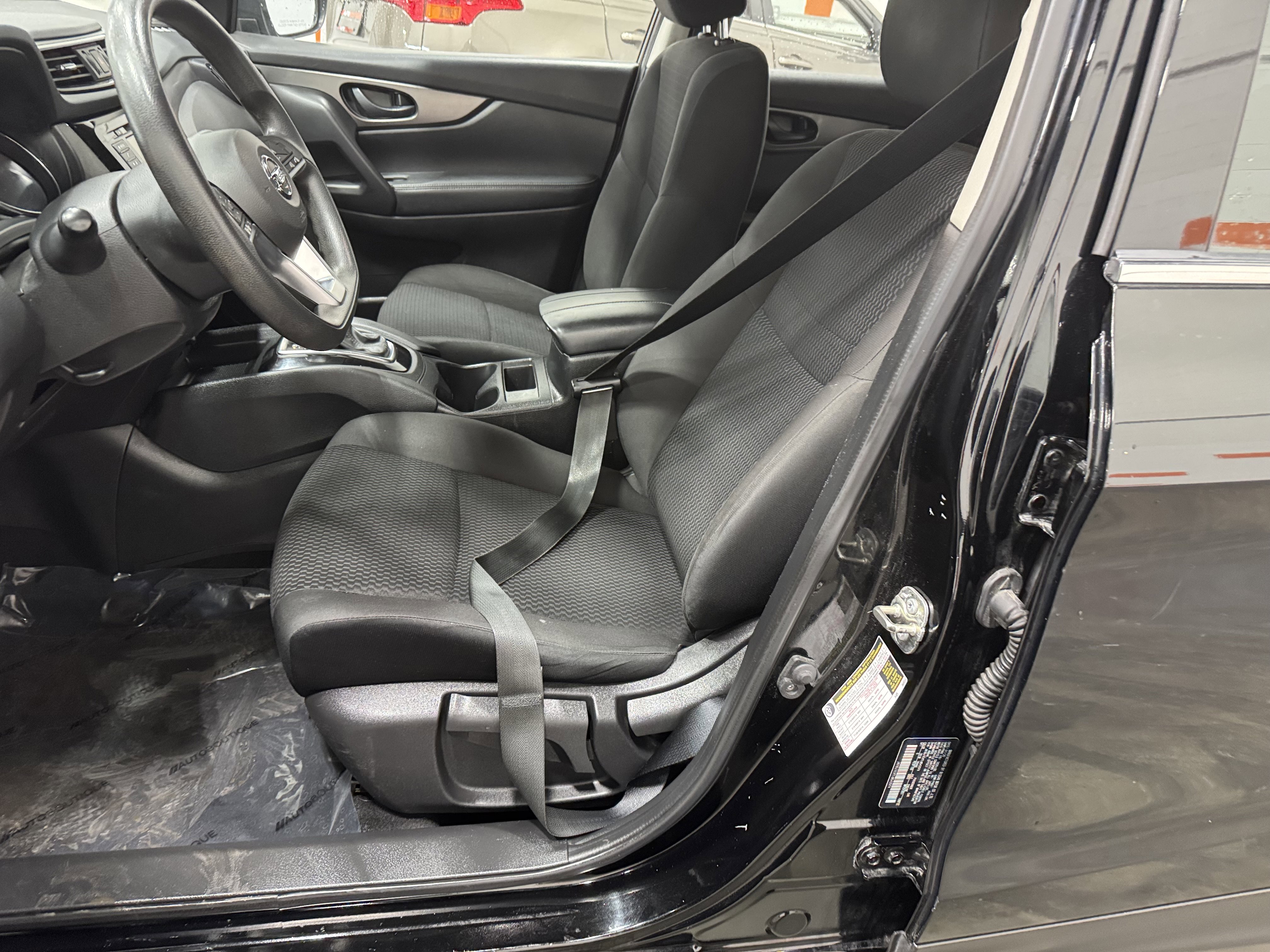 Used 2020 Nissan Rogue Sport S image 22