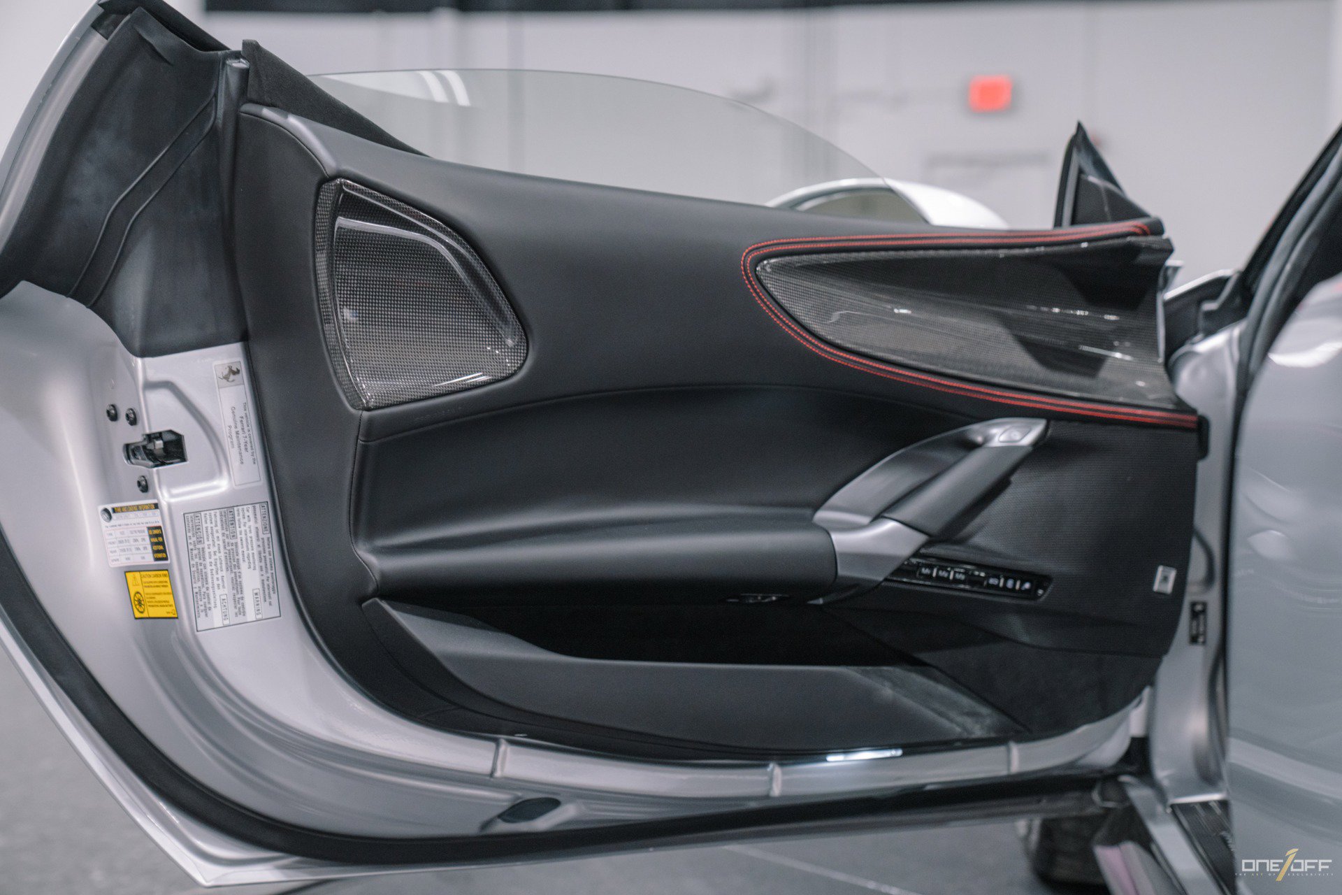 Used 2022 Ferrari SF90 Spider image 16