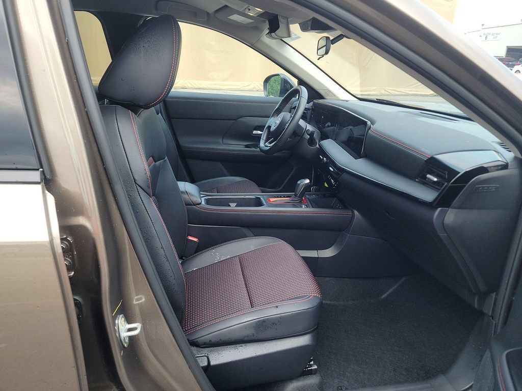 Used 2026 Nissan Kicks SR FWD image 14