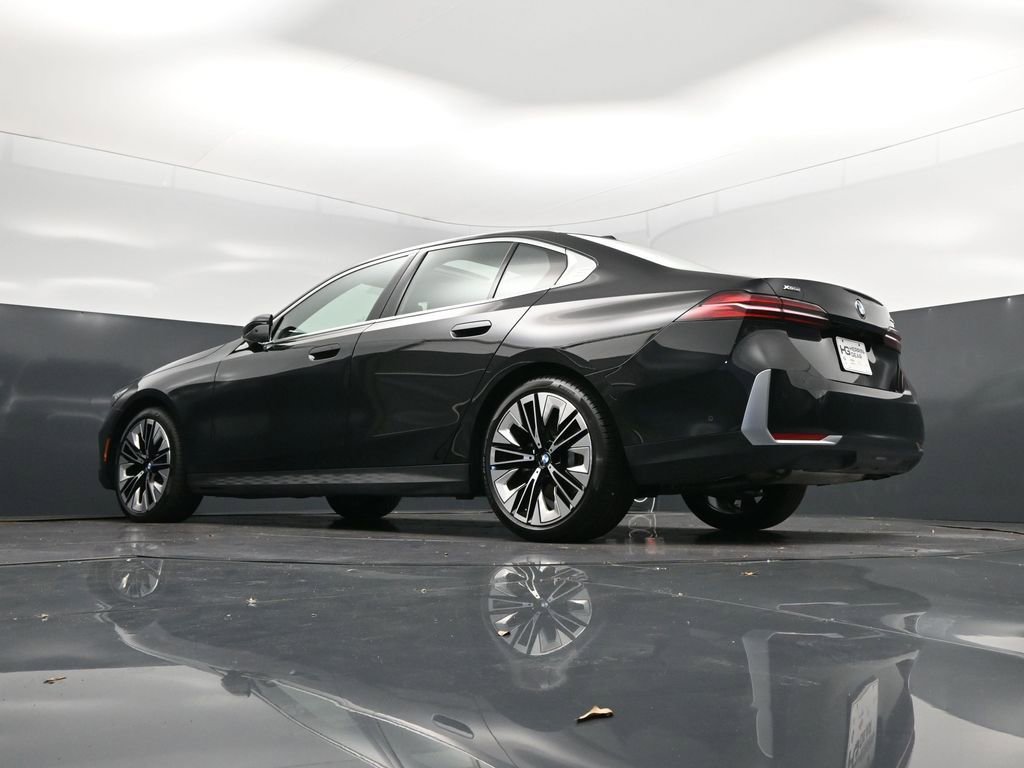 Certified 2025 BMW 530i xDrive image 40