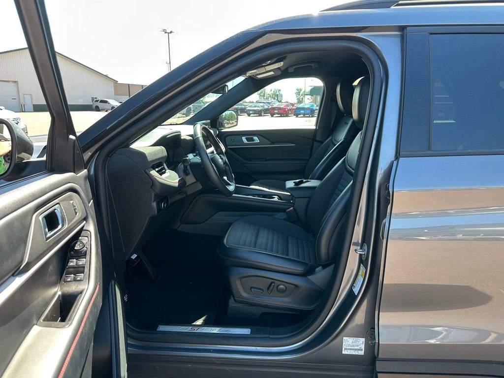 Used 2025 Ford Explorer ST-Line AWD/4WD image 10