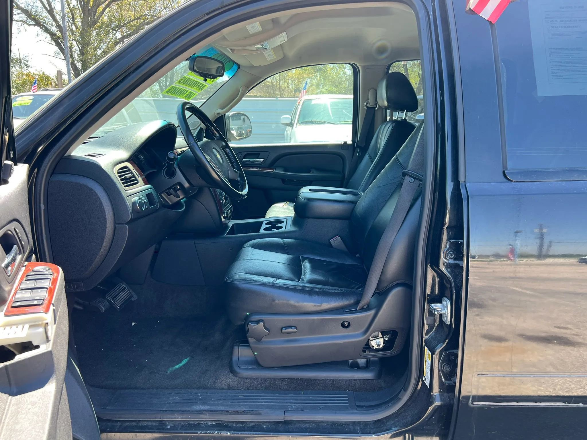 Used 2012 Chevrolet Suburban LT RWD image 13