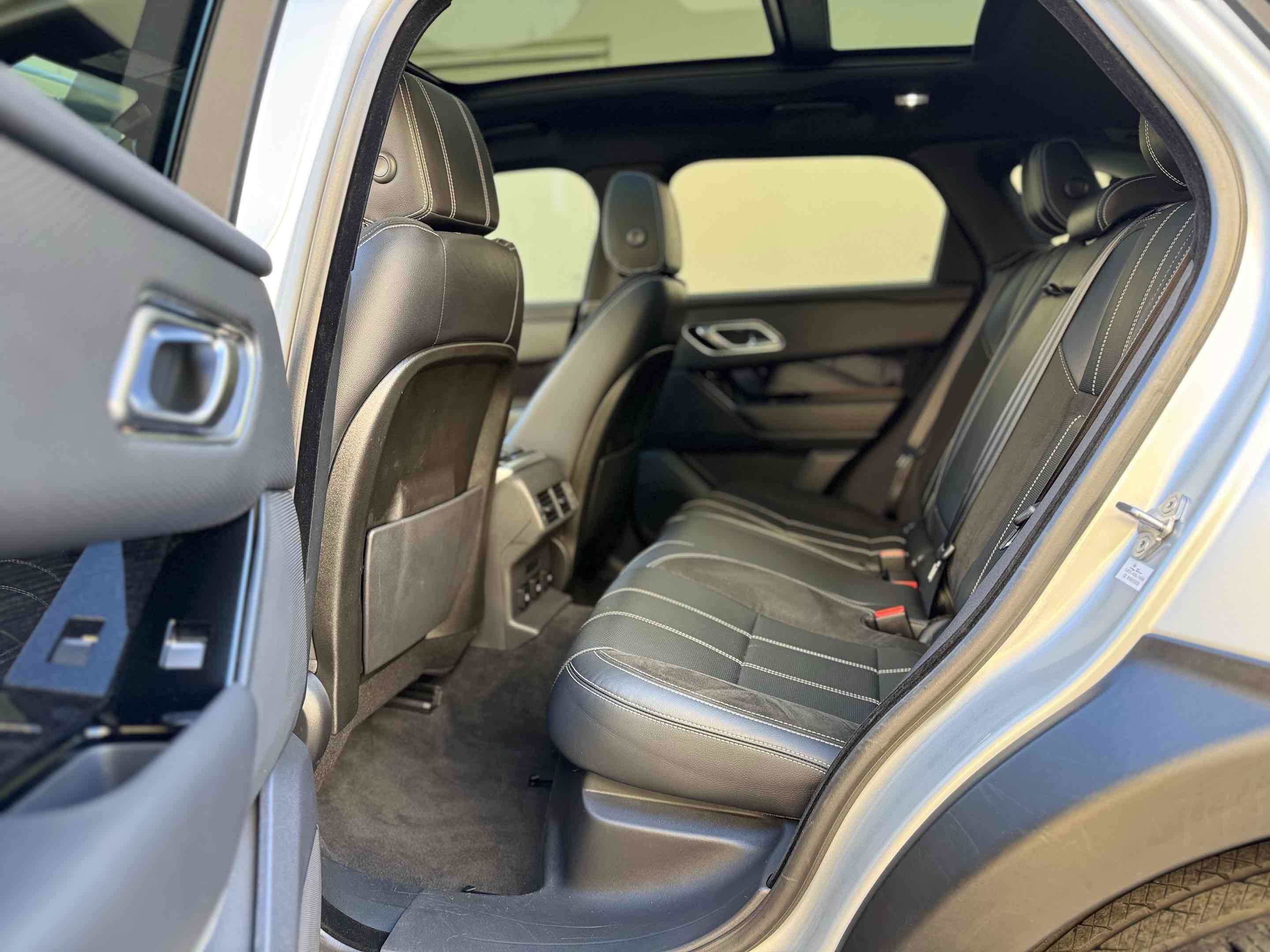 Used 2020 Land Rover Range Rover Velar R-Dynamic S image 5