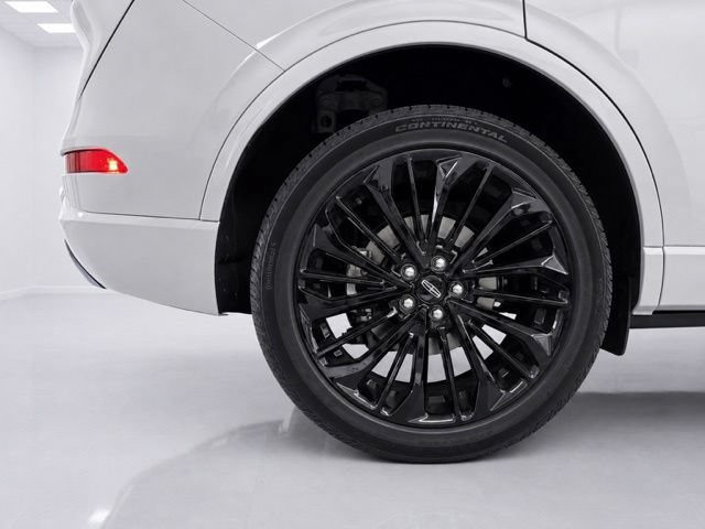 Used 2025 Lincoln Corsair Reserve w/ Equipment Group 202A AWD/4WD image 9