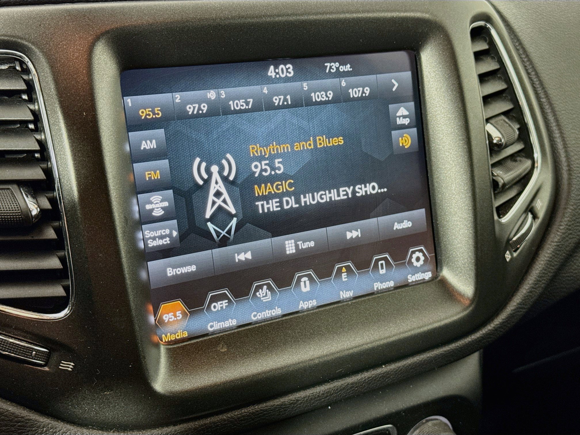 Used 2018 Jeep Compass Trailhawk w/ Leather Interior Group AWD/4WD image 14