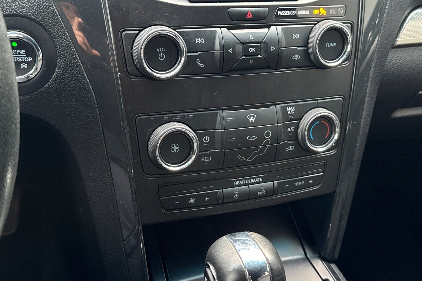 Used 2019 Ford Explorer XLT image 19