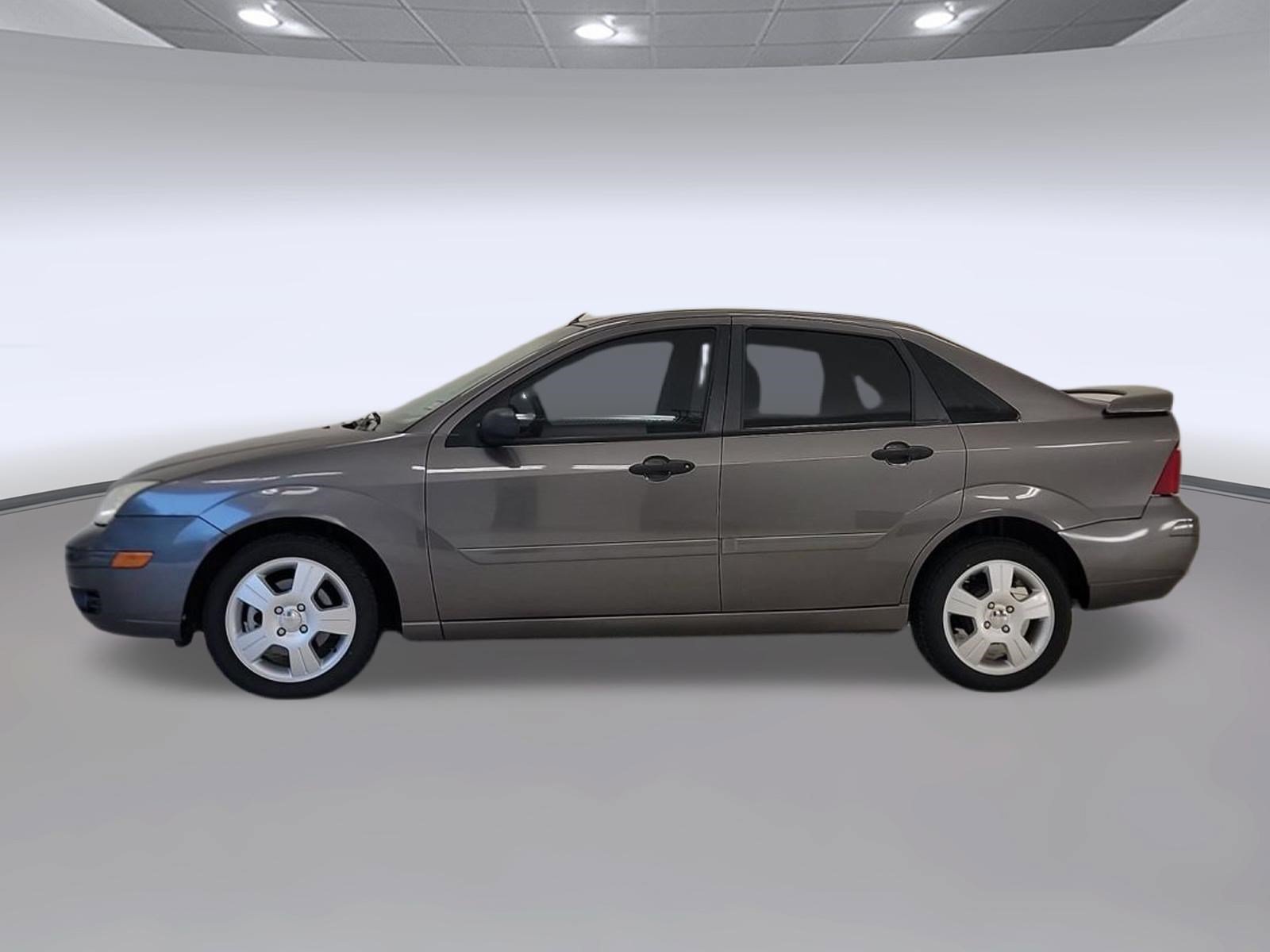 Used 2006 Ford Focus S FWD image 2