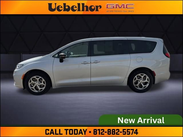 Used 2024 Chrysler Pacifica Limited image 18