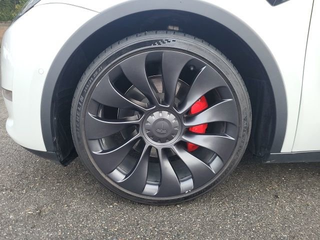 Used 2022 Tesla Model Y Performance image 9
