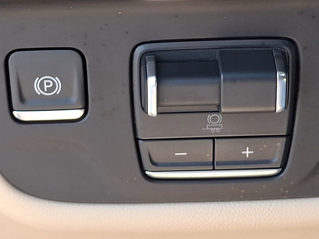 Used 2024 Cadillac Escalade ESV Premium Luxury w/ Performance Package image 23