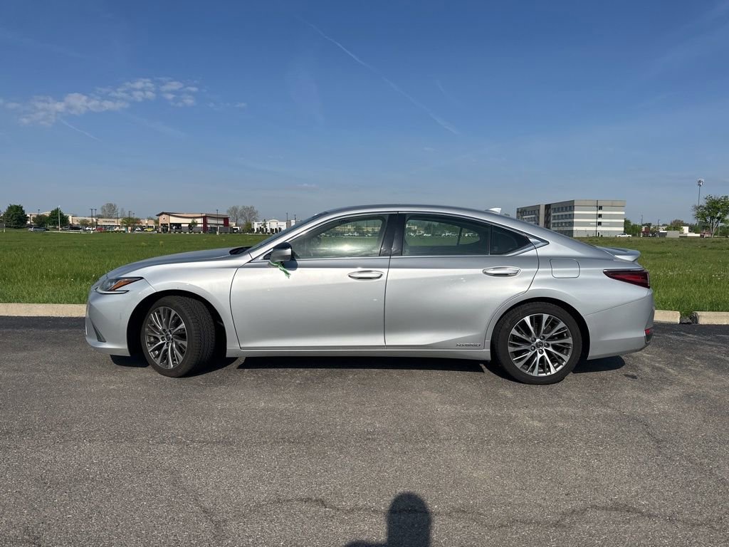 Used 2019 Lexus ES 300h w/ Premium Package FWD image 3