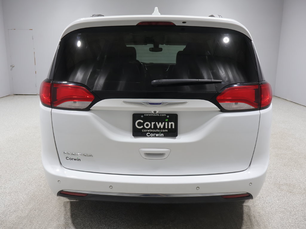 Used 2018 Chrysler Pacifica Touring-L Plus FWD image 3