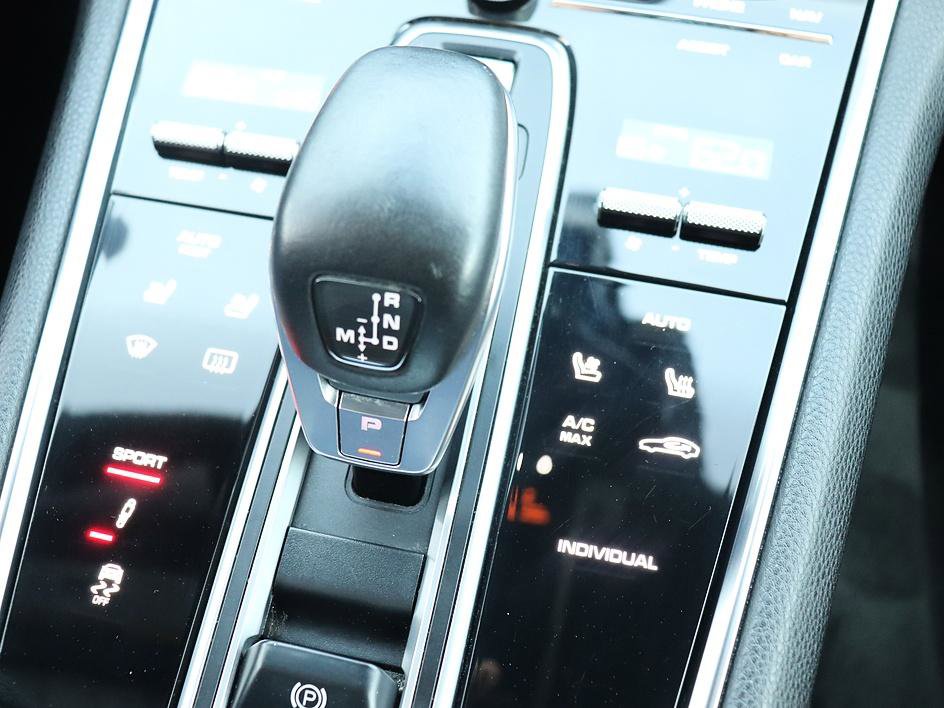 Used 2017 Porsche Panamera 4 image 38