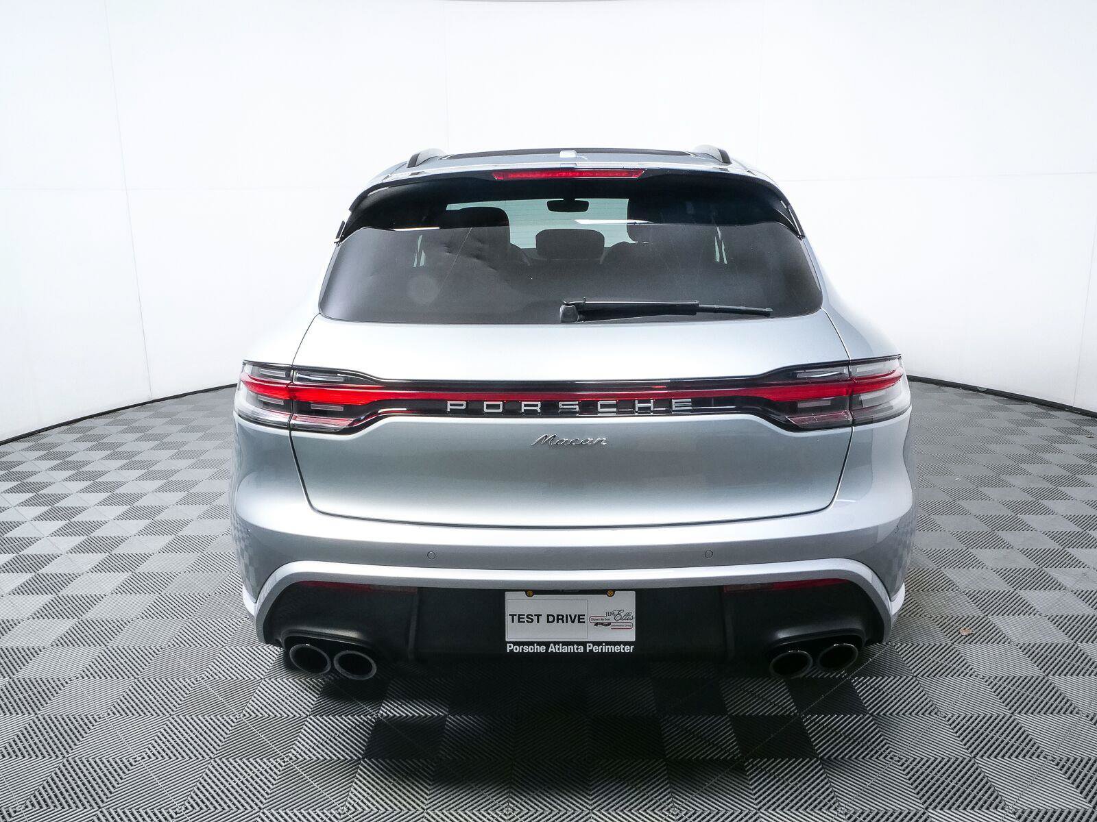 Certified 2025 Porsche Macan Turbo AWD/4WD image 31