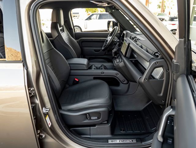 Used 2025 Land Rover Defender 110 AWD/4WD image 35