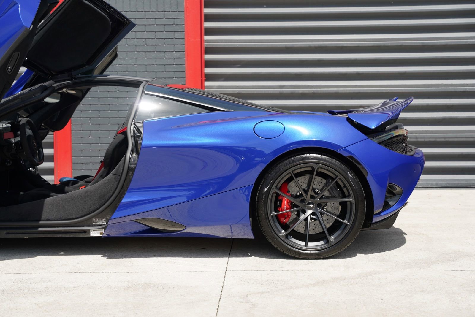 Used 2024 McLaren 750S RWD image 12