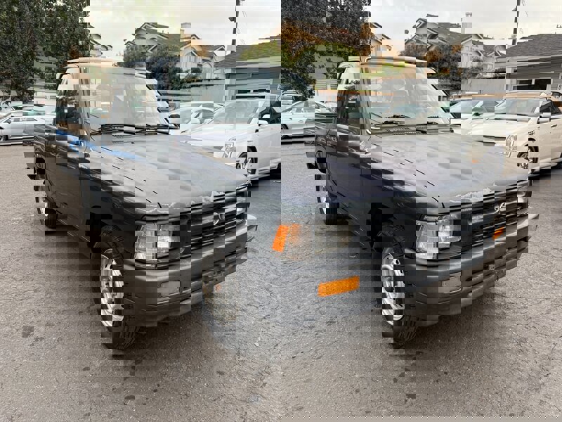 Used 1994 Toyota Pickup 2WD Regular Cab image 3