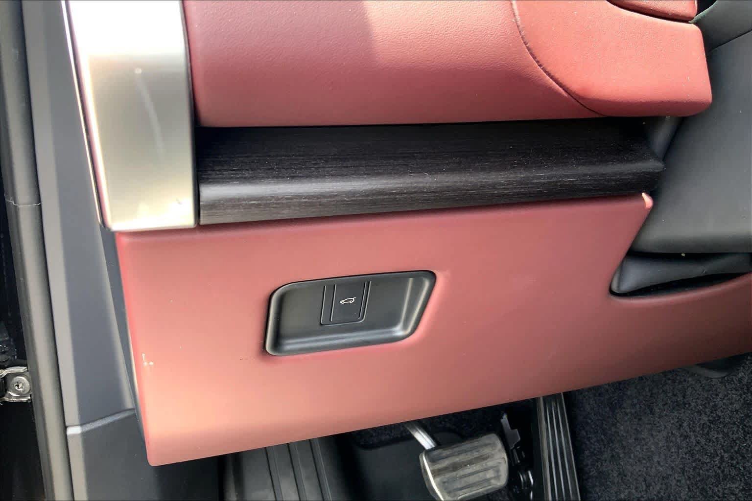 Certified 2024 Land Rover Range Rover SE AWD/4WD image 31