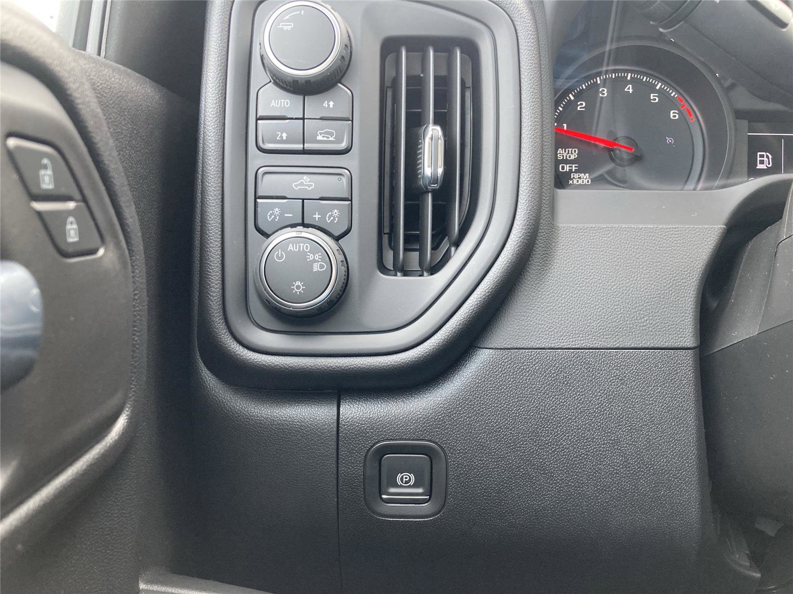 New 2026 Chevrolet Silverado 1500 Custom w/ LPO, Dark Essentials Package image 25