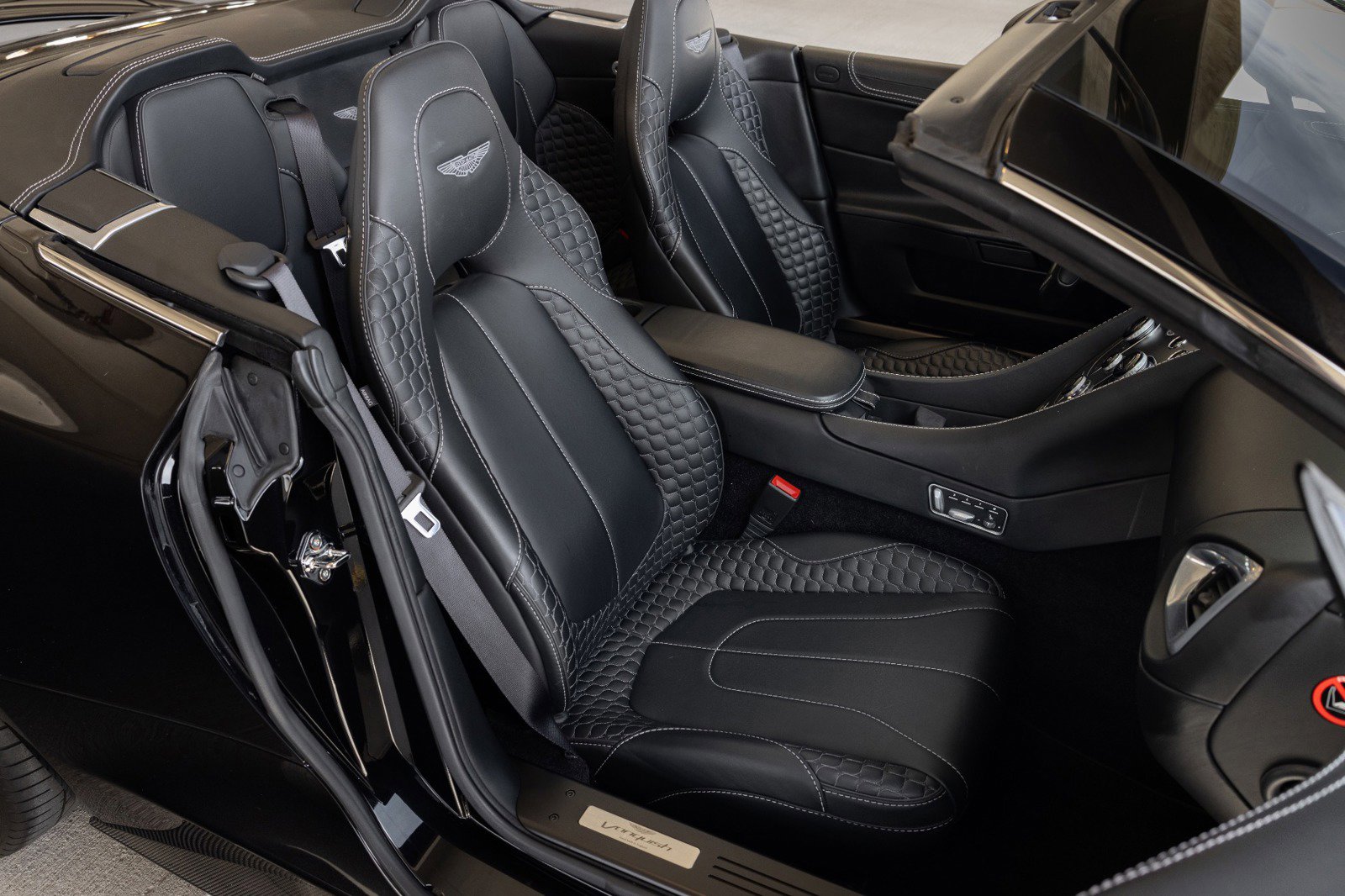 Used 2015 Aston Martin Vanquish Volante RWD image 61