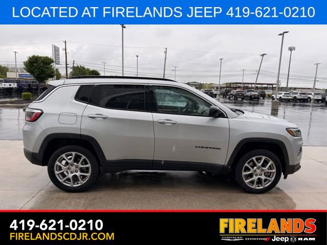 Used 2024 Jeep Compass Latitude AWD/4WD image 11