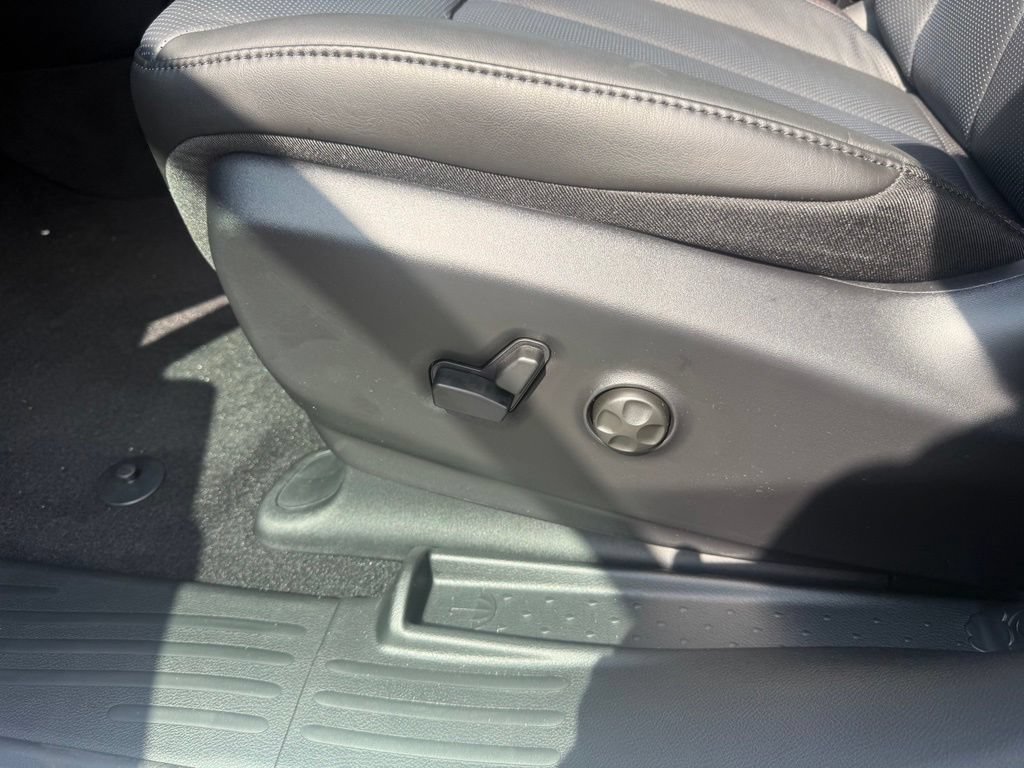 New 2027 Chrysler Pacifica Select FWD image 14