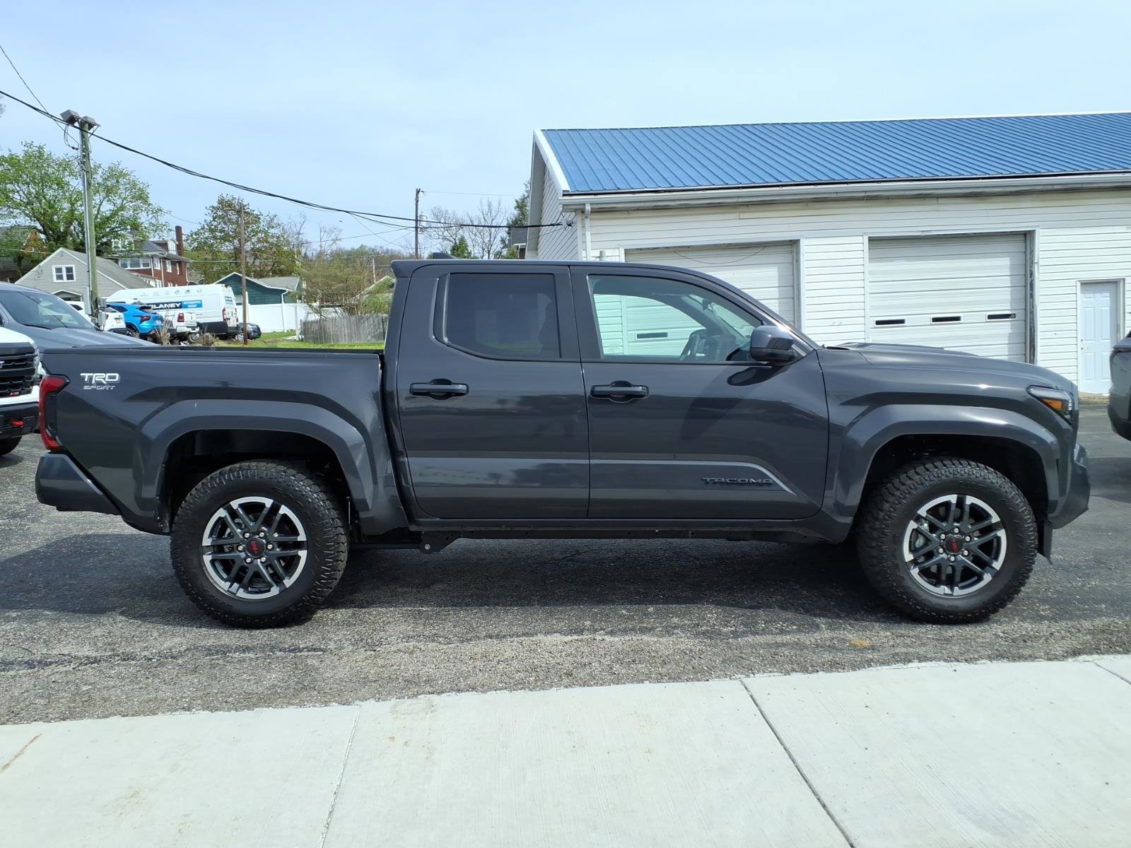 Used 2025 Toyota Tacoma TRD Sport image 4