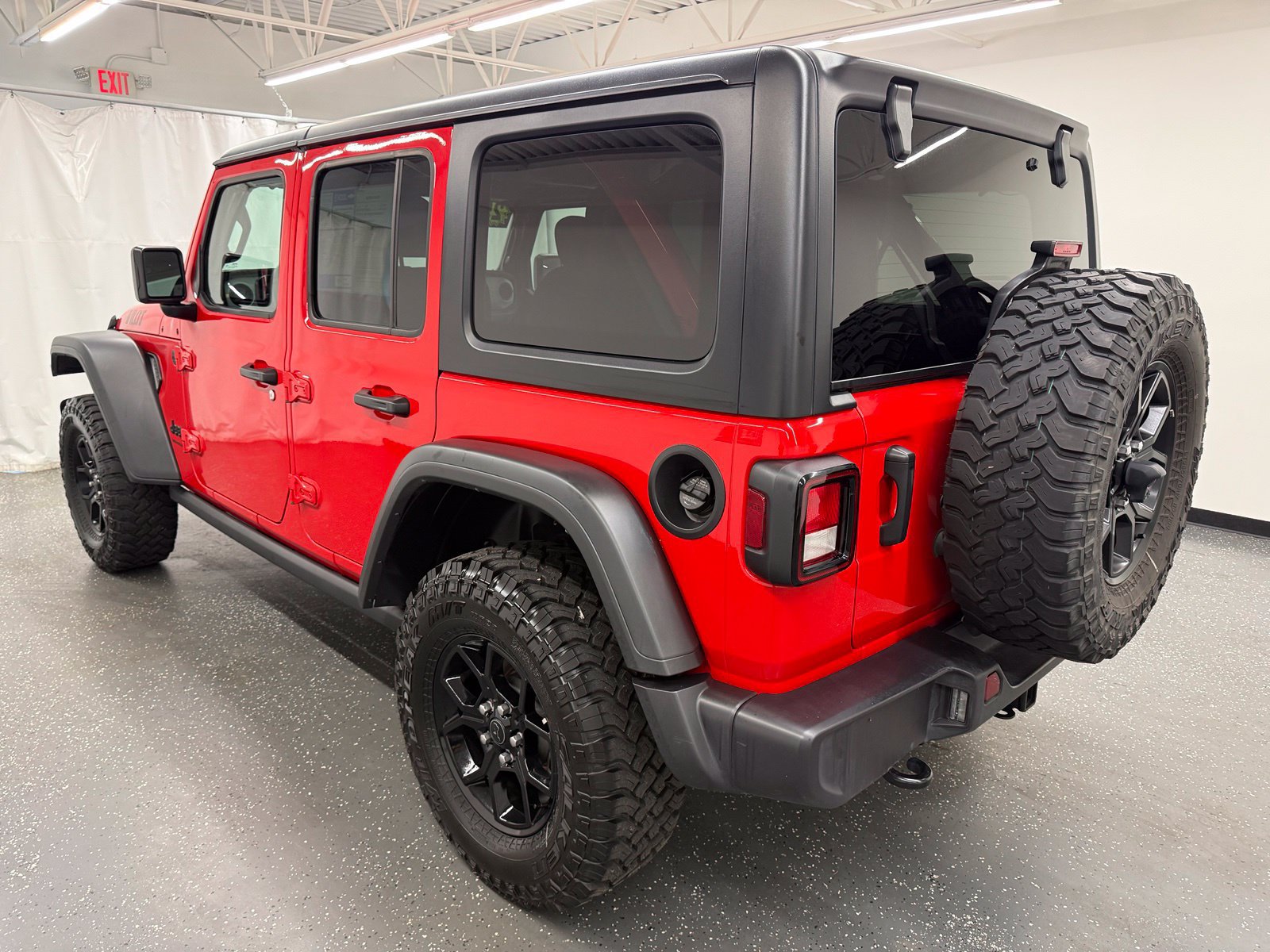 Used 2025 Jeep Wrangler Unlimited Sport AWD/4WD image 3
