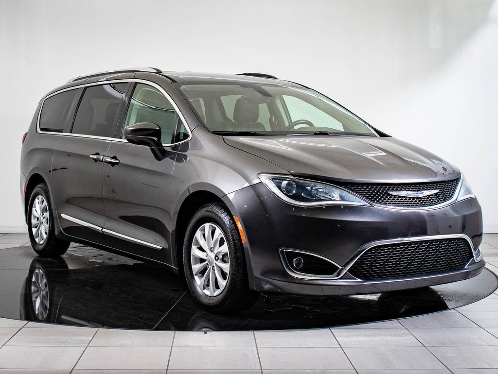 Used 2019 Chrysler Pacifica Touring-L image 5