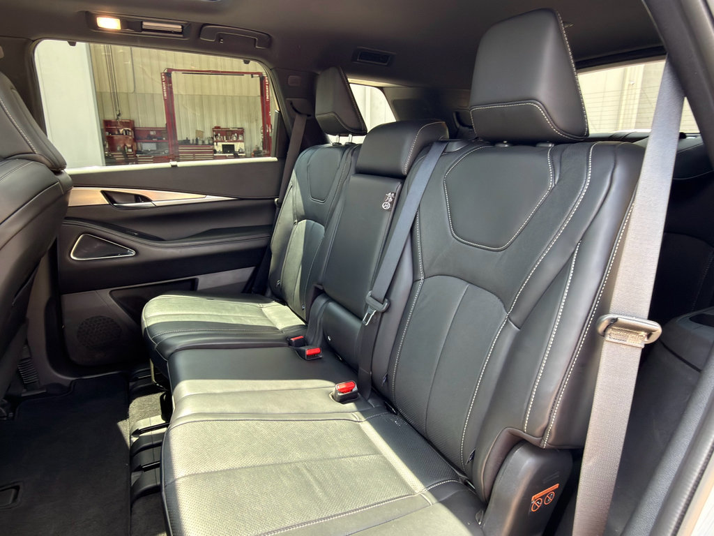 Used 2025 INFINITI QX60 Luxe w/ Black Edition FWD image 19