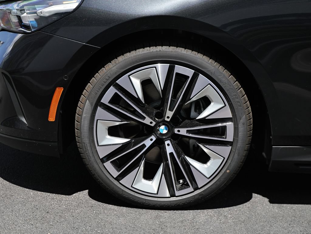 New 2027 BMW i5 xDrive40 w/ Premium Package AWD/4WD image 9