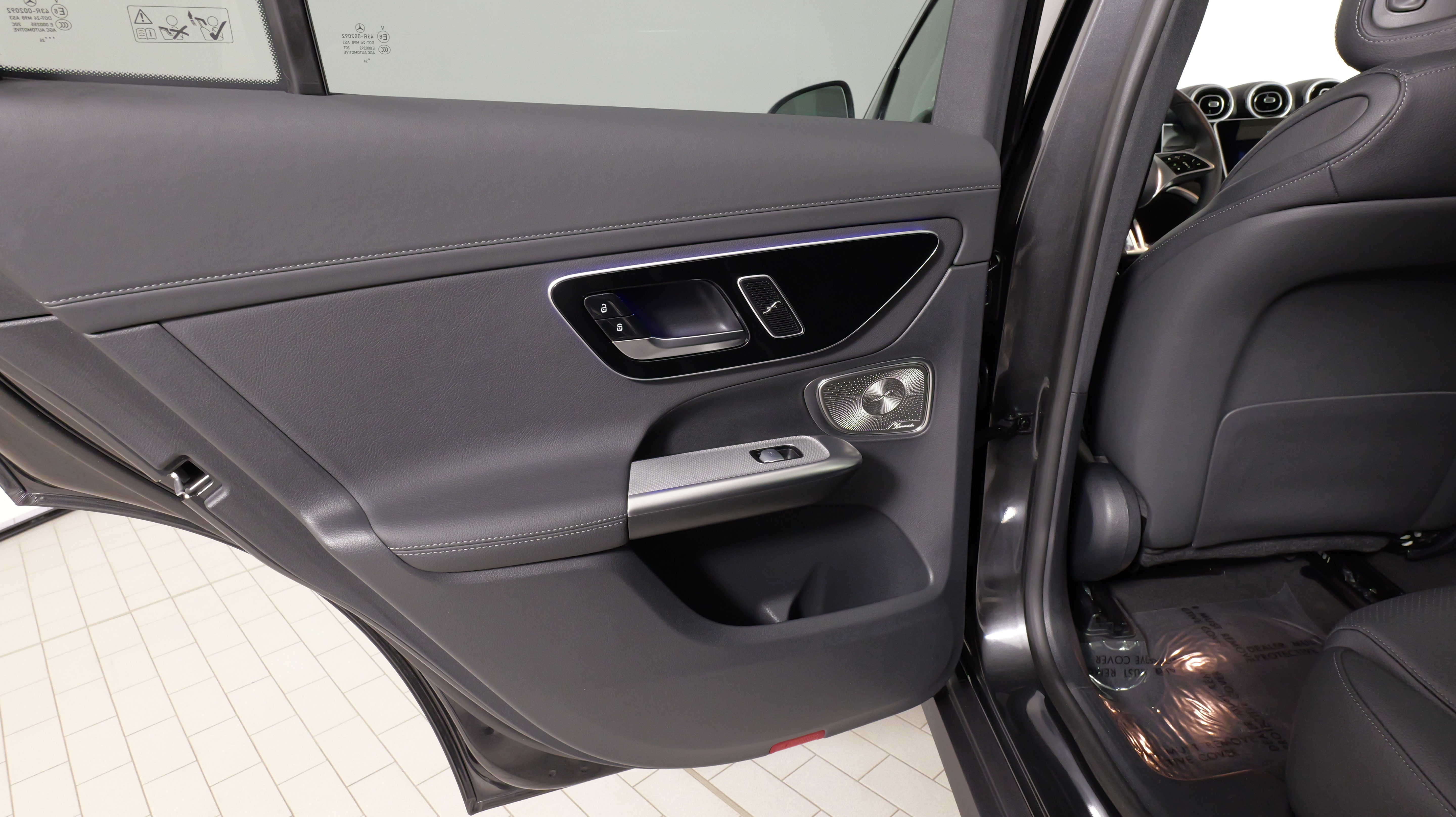 Used 2024 Mercedes-Benz GLC 300 4MATIC image 31