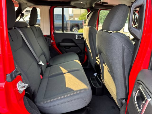 Used 2025 Jeep Wrangler Unlimited Sahara AWD/4WD image 29