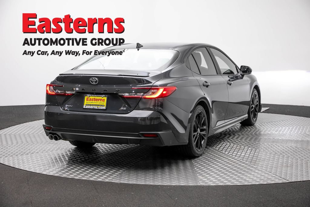 Used 2025 Toyota Camry SE FWD image 5