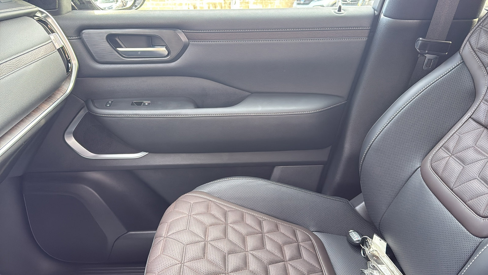 Certified 2025 Nissan Armada Platinum w/ Convenience Package image 18